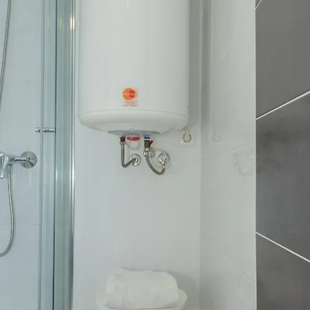Apartment Indigo Moon's Secret Sanctuary In Alfama Lisbon